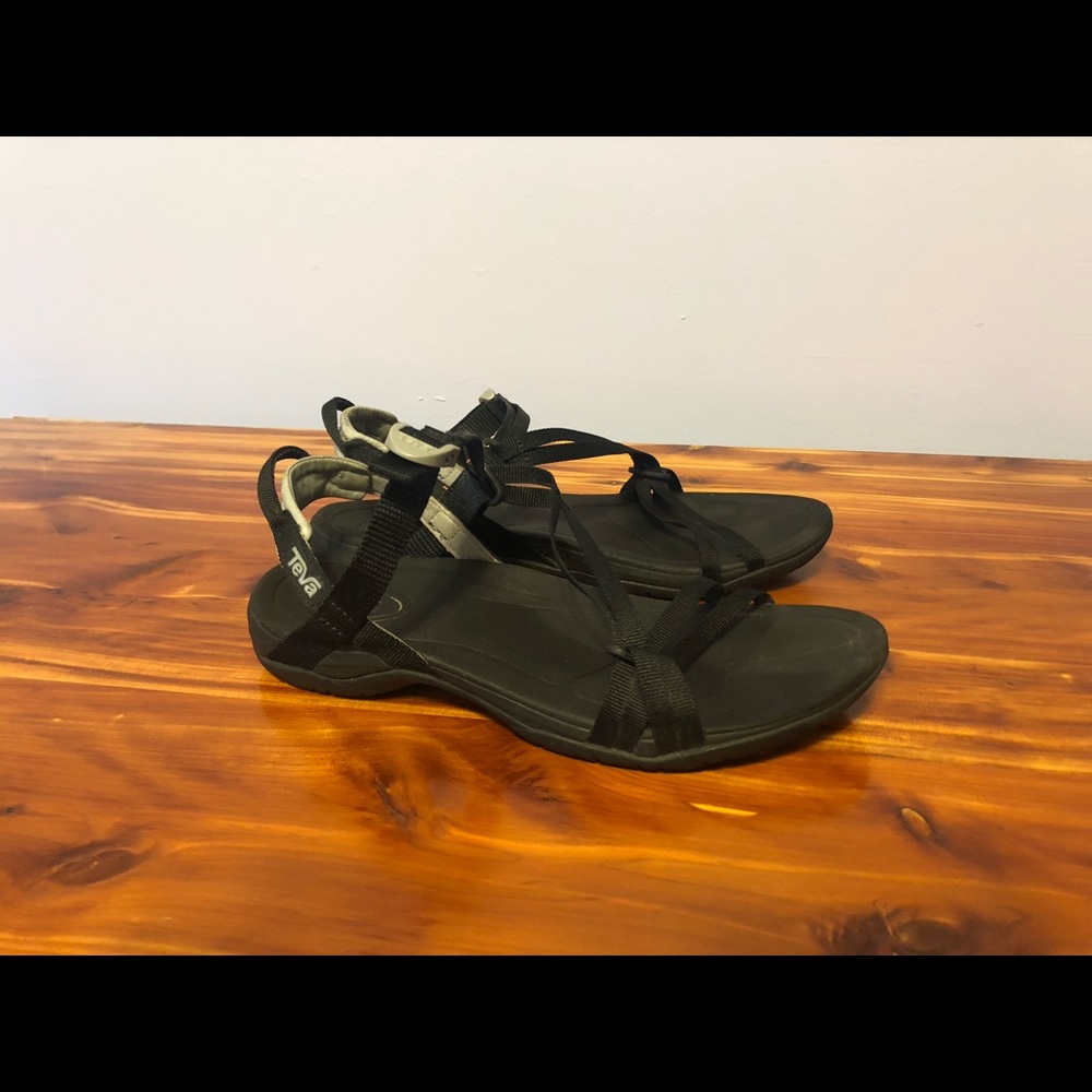 Teva Sirra size 8 Black
